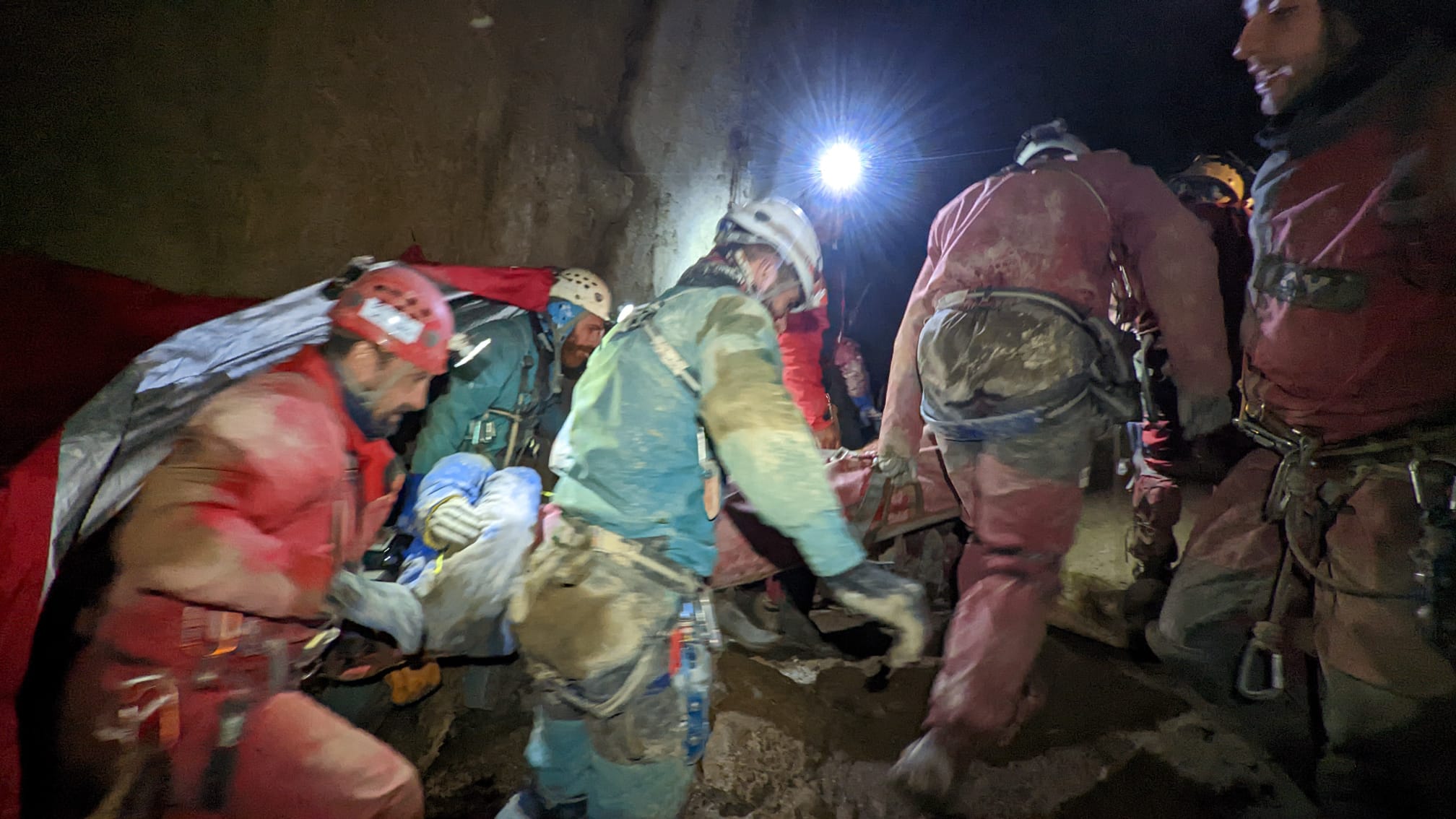 Simulacro de rescate en la sima Larretxiki